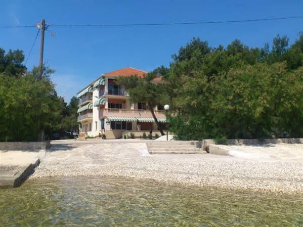 Guest House Malenica Sukošan Esterno foto